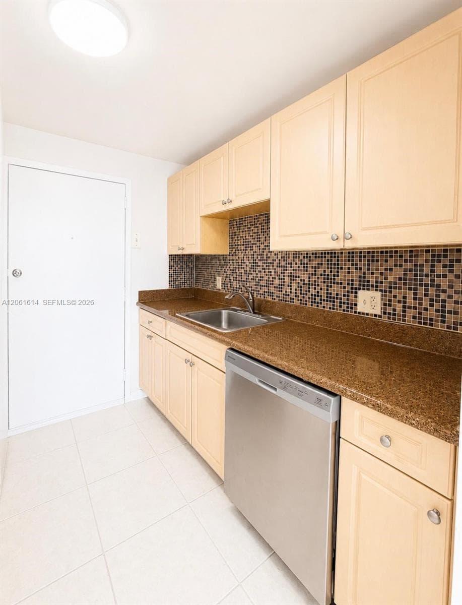2020 NE 135th St # 710, North Miami, FL 33181 photo 5
