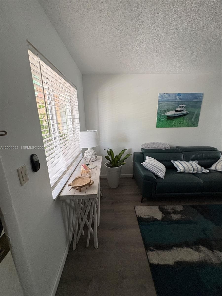 191 NW 17th Ave # 3, Miami, FL 33125 photo 2