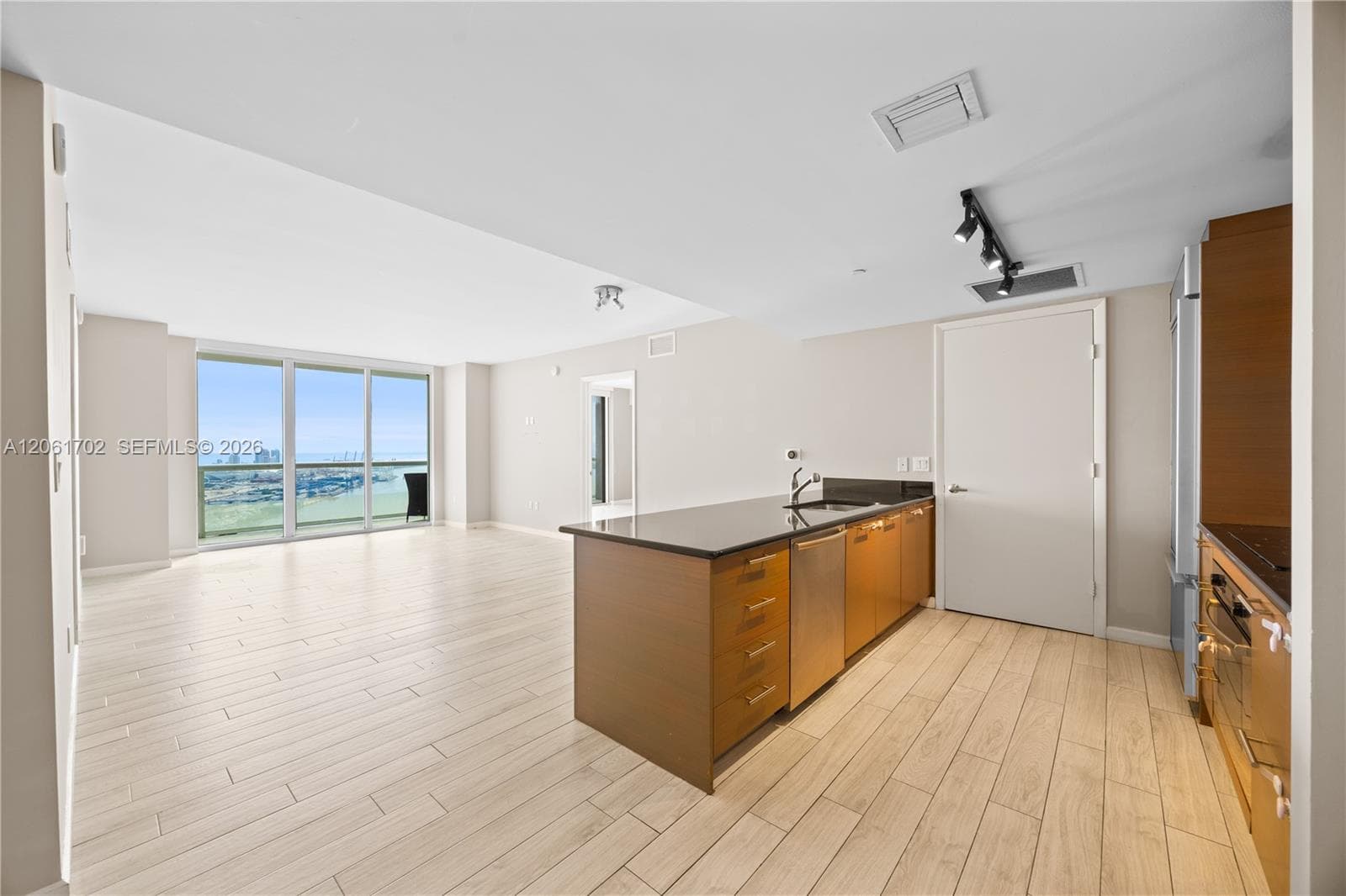 50 Biscayne Blvd # 4706, Miami, FL 33132 photo 4