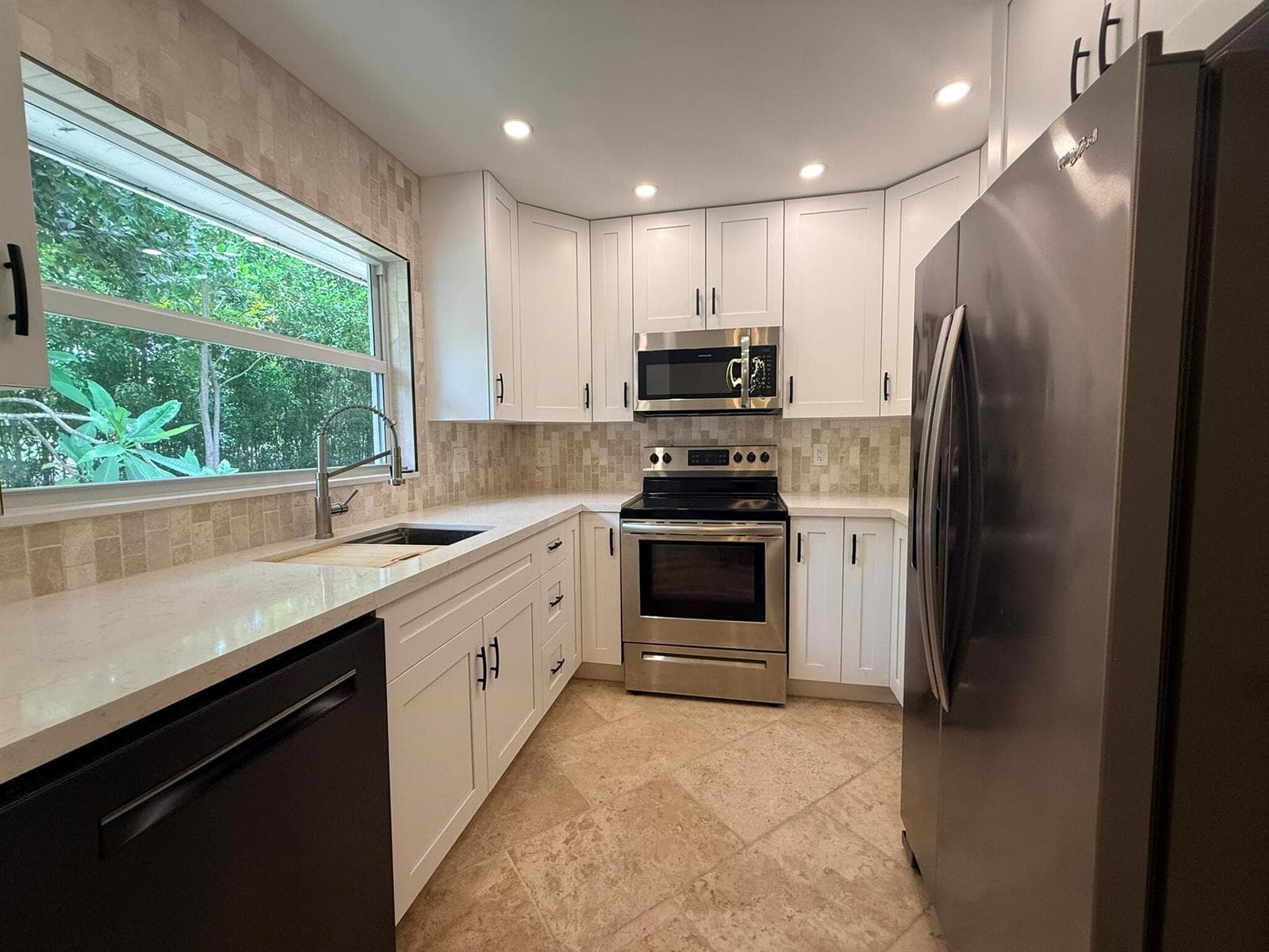 550 SW Natura Avenue, Deerfield Beach, FL 33441 photo 3