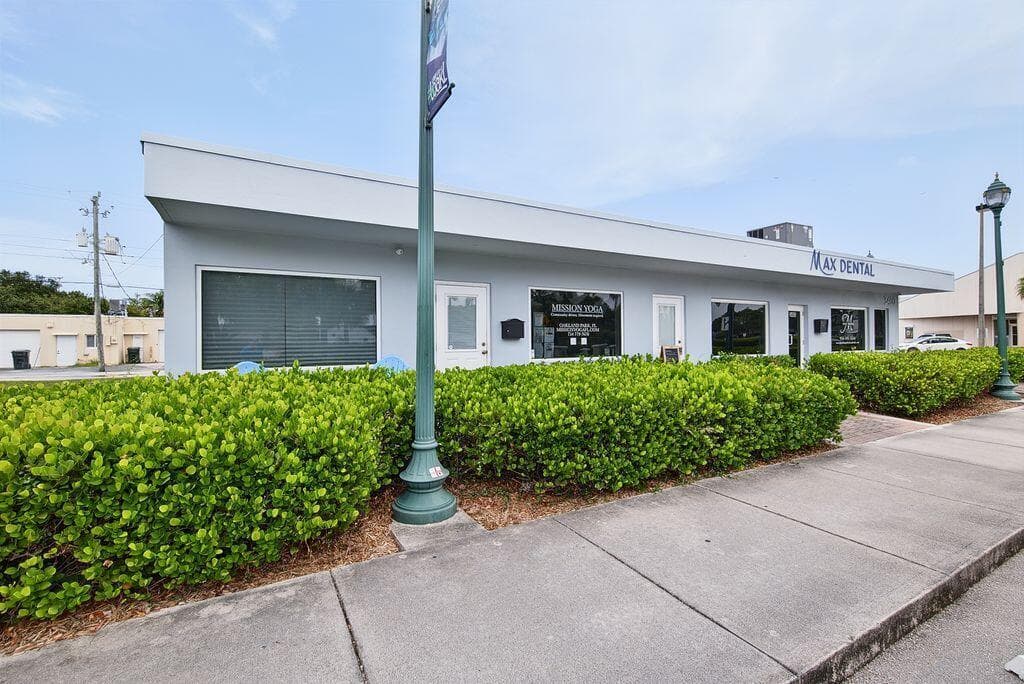 3400 NE 12TH Avenue, Oakland Park, FL 33334