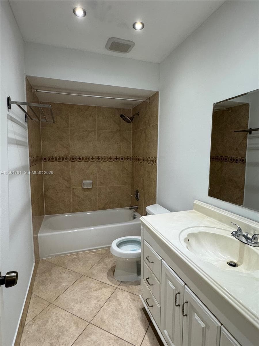 175 Wimbledon Lake Dr, Plantation, FL 33324 photo 4