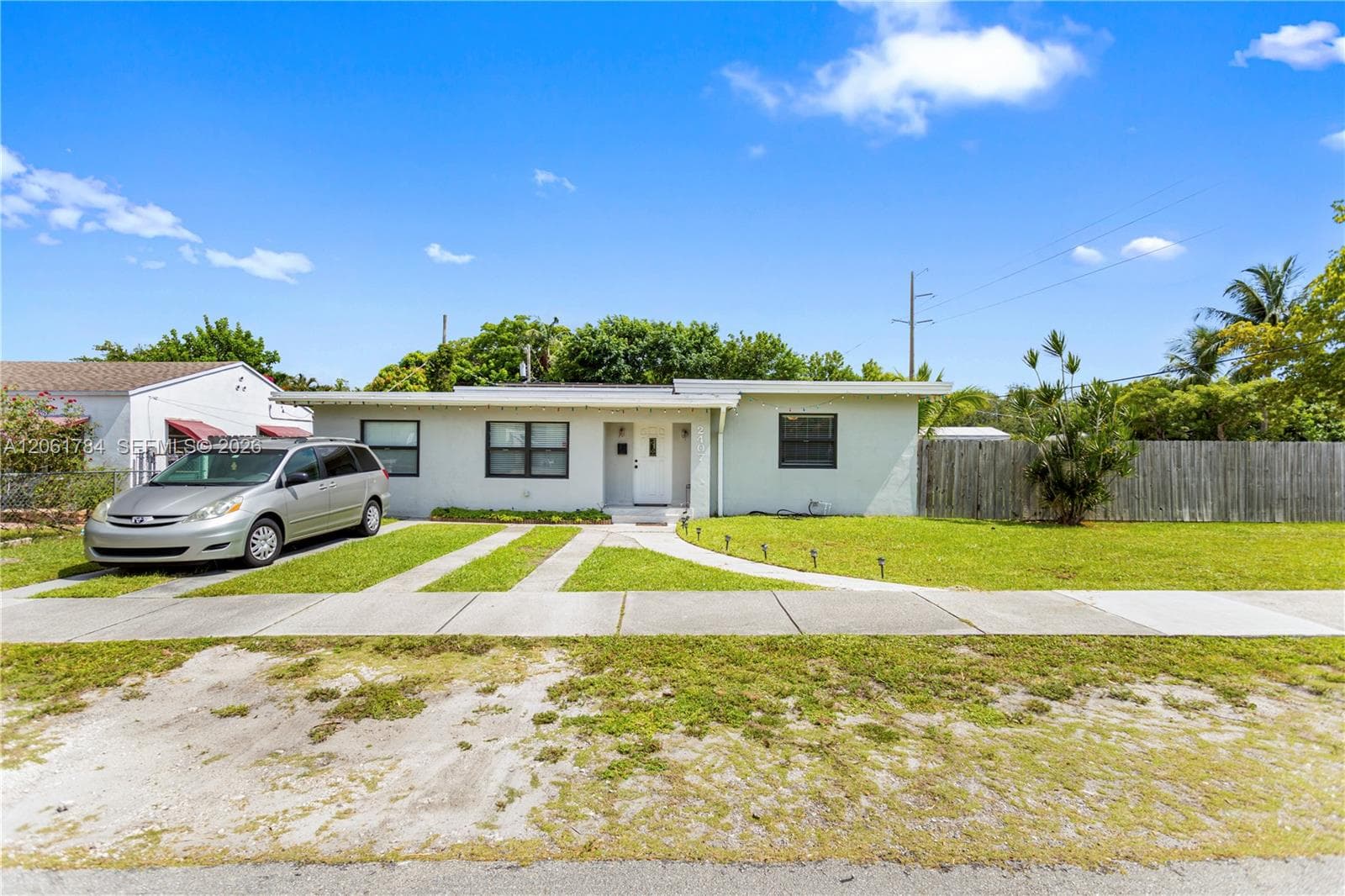 2407 Dewey St, Hollywood, FL 33020 photo 2