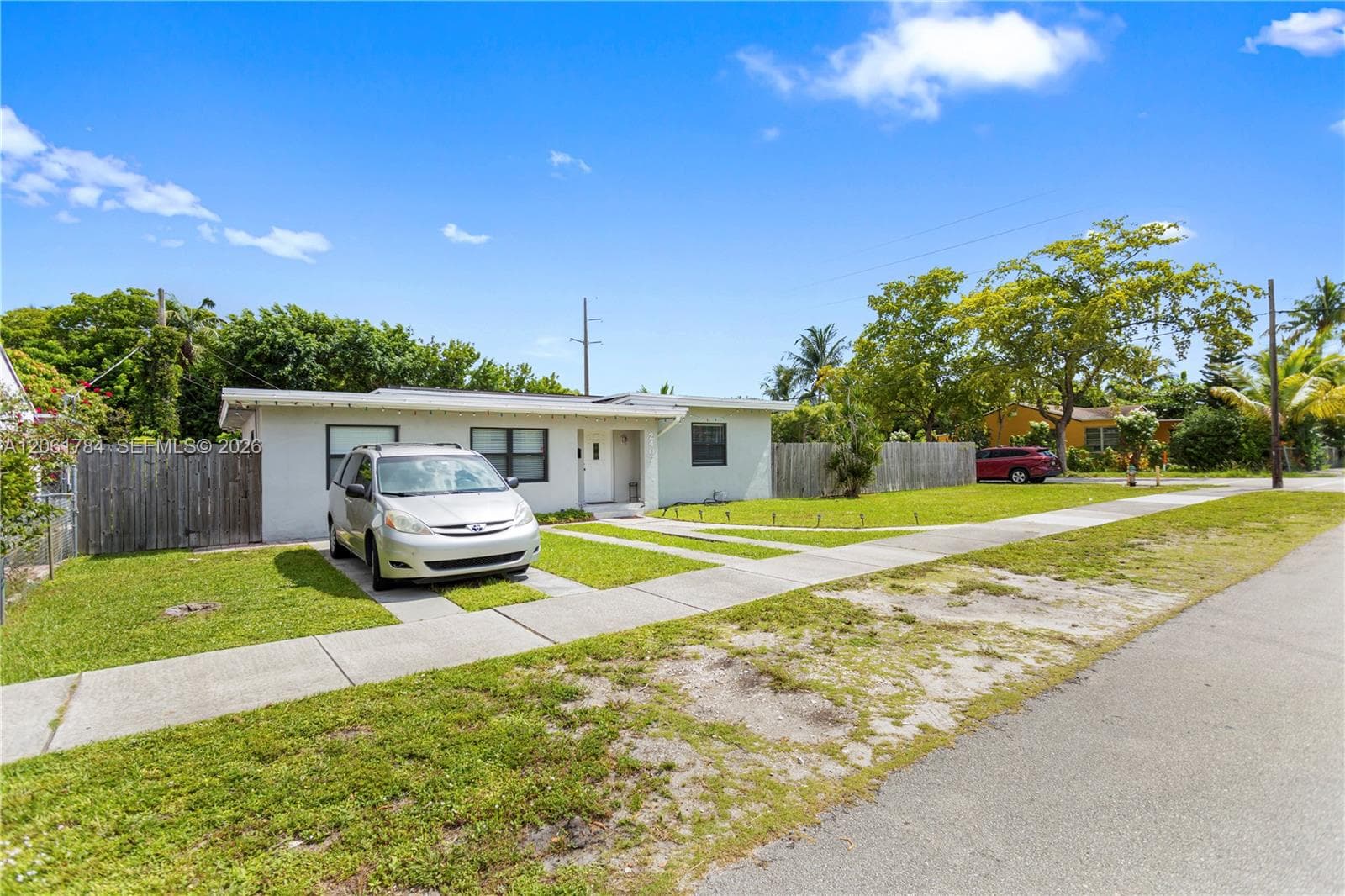 2407 Dewey St, Hollywood, FL 33020 photo 4