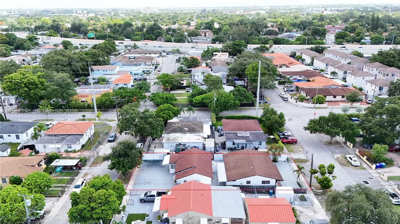 1055 NW 32nd Ct, Miami, FL 33125 photo 4