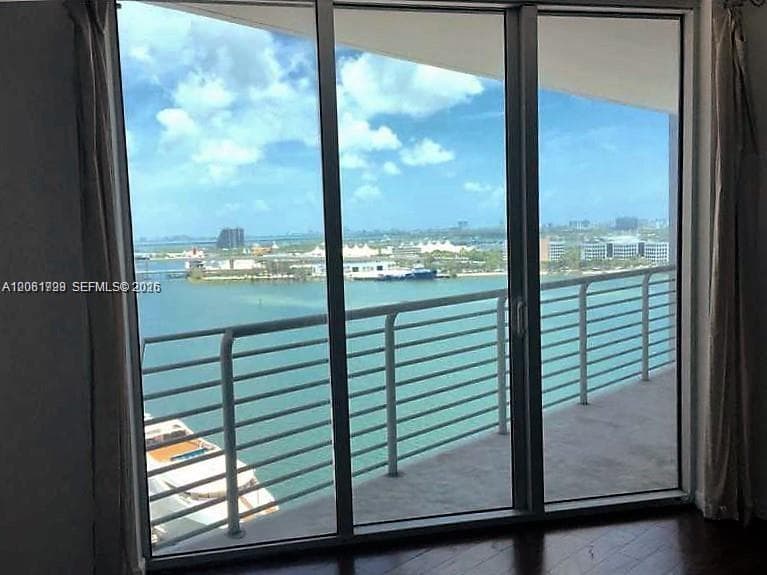 335 S Biscayne Blvd # 1810, Miami, FL 33131 photo 2