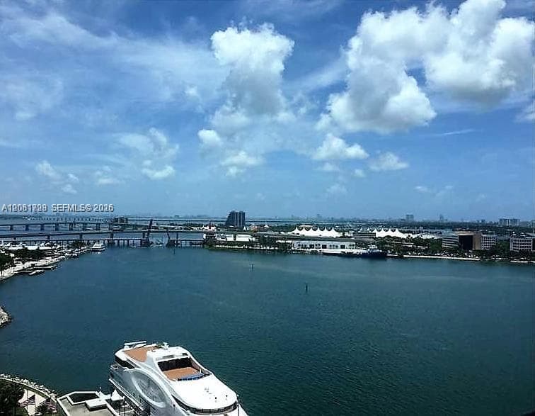 335 S Biscayne Blvd # 1810, Miami, FL 33131