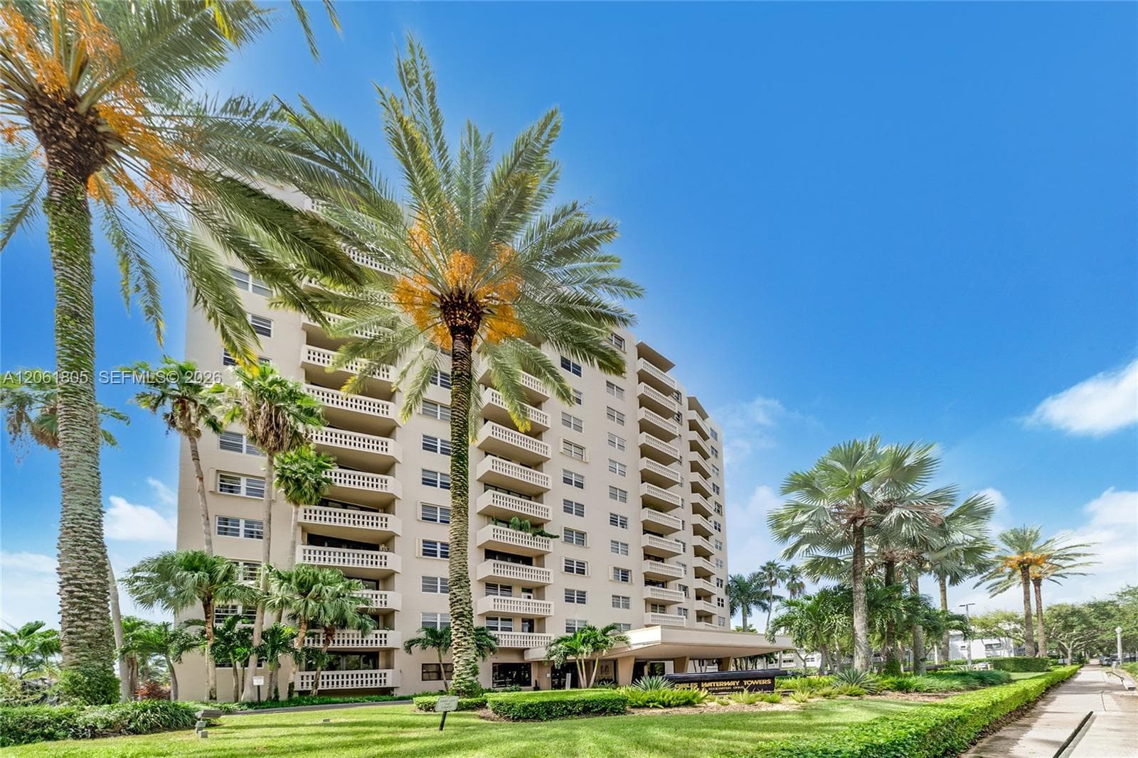 90 Edgewater Dr # 501, Coral Gables, FL 33133
