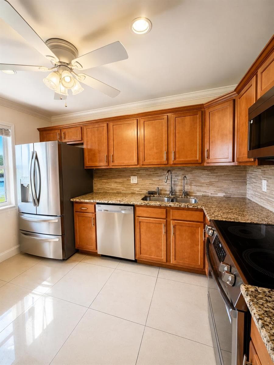 157 LAKE ANNE Drive, West Palm Beach, FL 33411 photo 2