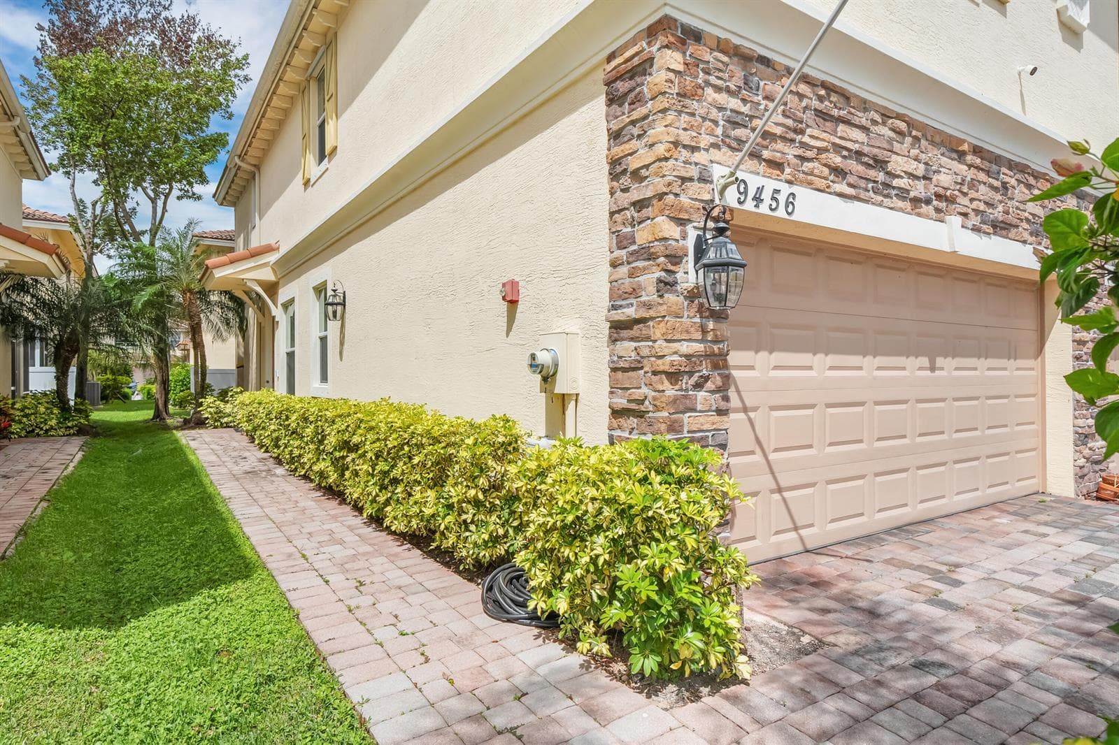 9456 SW MERLIN Court, Stuart, FL 34997 photo 4