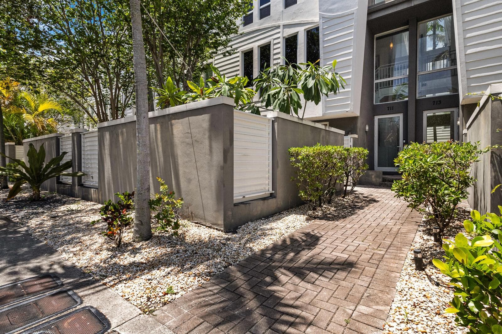 711 SE 16th Court, Fort Lauderdale, FL 33316 photo 2