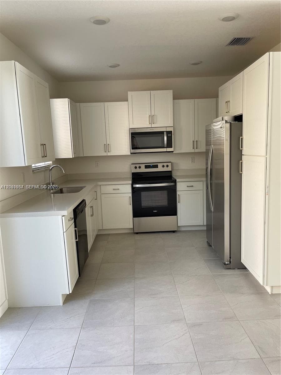 2435 SE 11th St, Homestead, FL 33035 photo 4