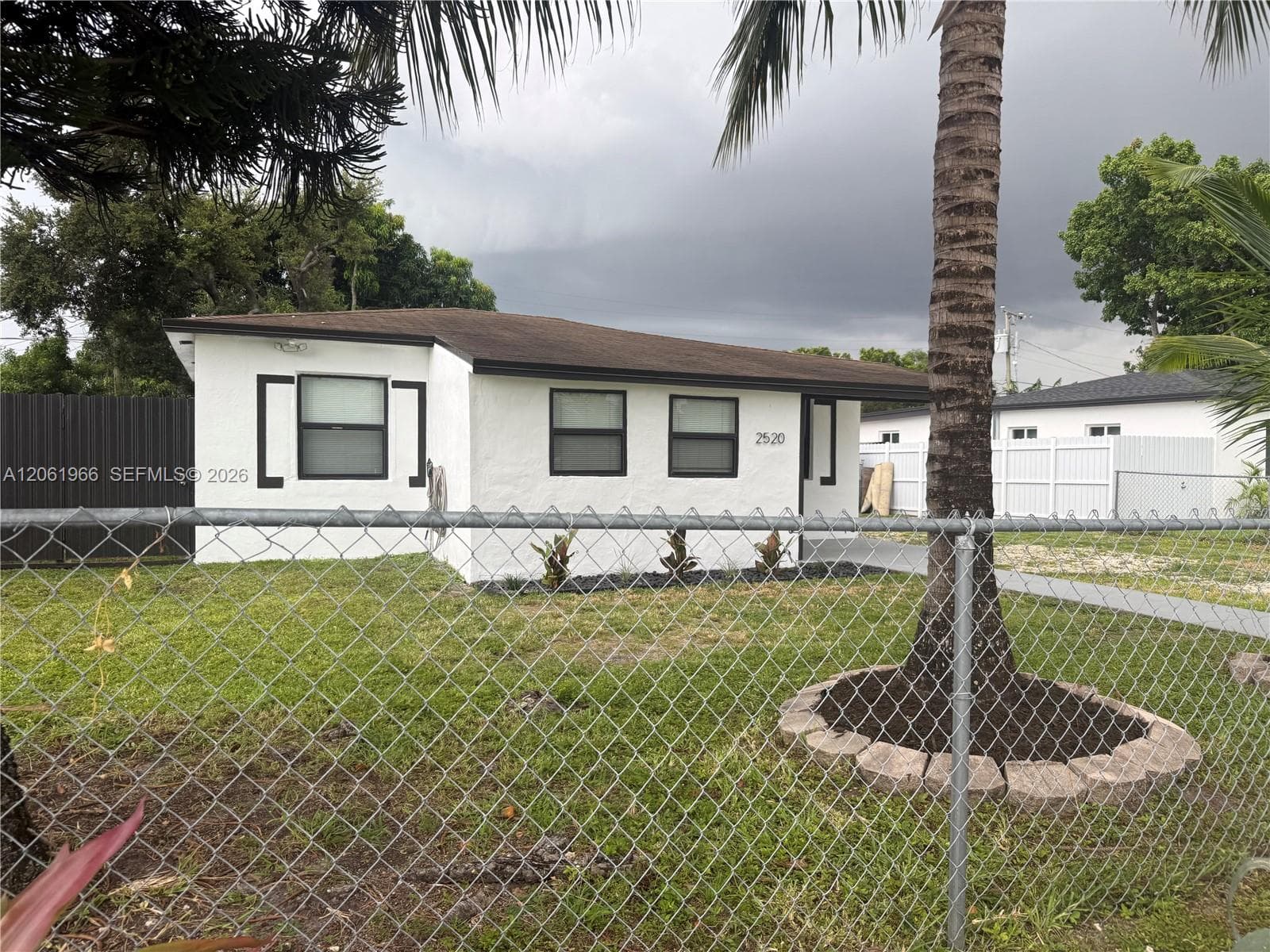2520 NW 155th St, Miami Gardens, FL 33054 photo 2