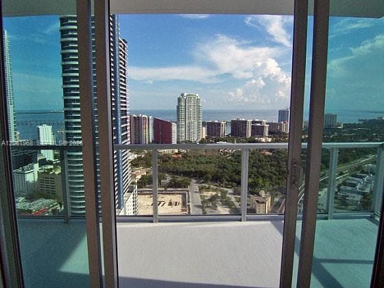 79 SW 12th St # UPH4001-S, Miami, FL 33130 photo 3