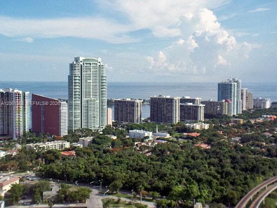 79 SW 12th St # UPH4001-S, Miami, FL 33130 photo 4