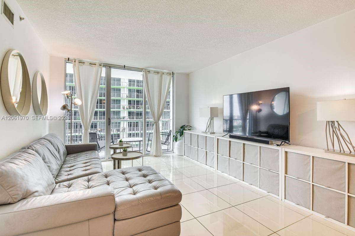 1750 N Bayshore Dr # 1909, Miami, FL 33132 photo 2