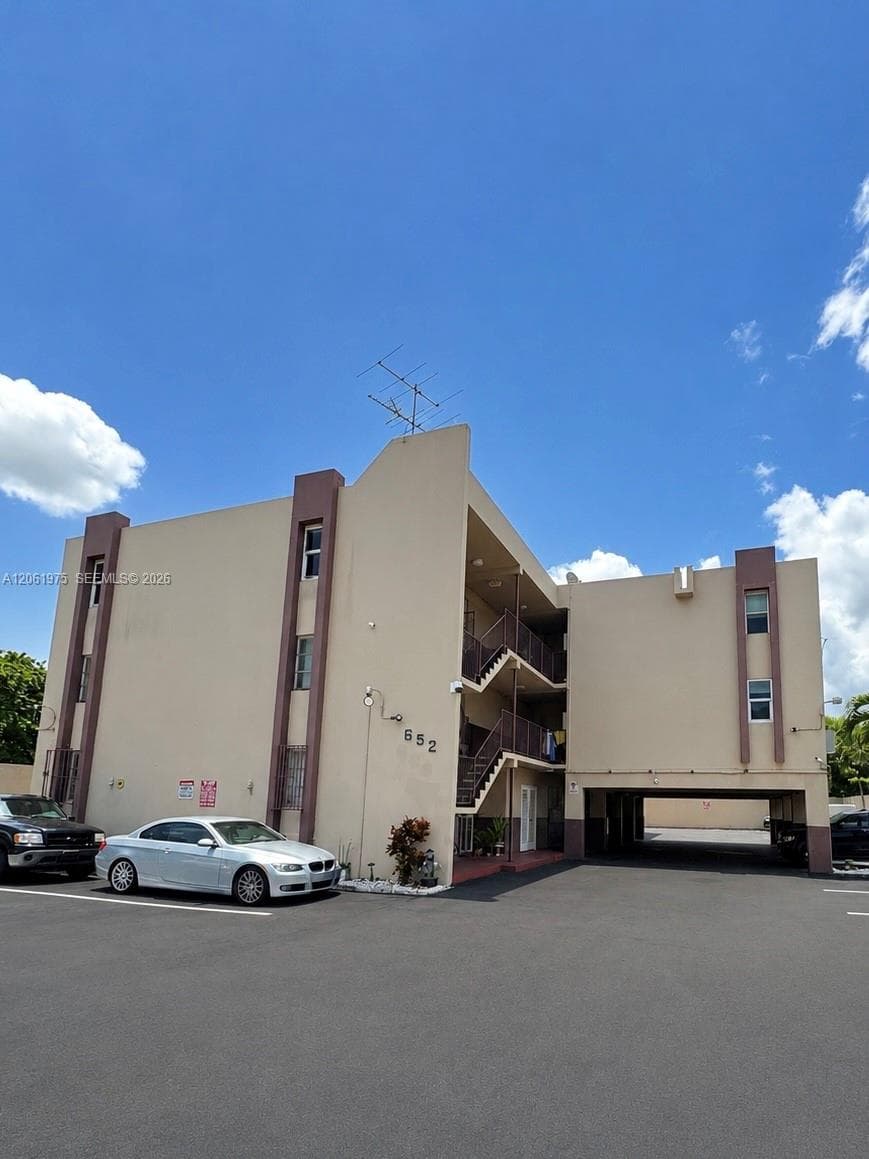 652 NW 3rd St # 306, Miami, FL 33128