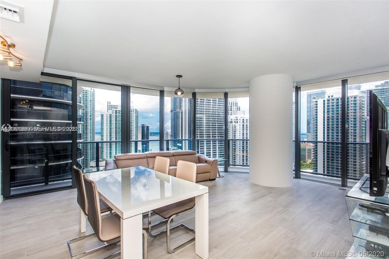 55 SW 9th St # 2903, Miami, FL 33130 photo 2
