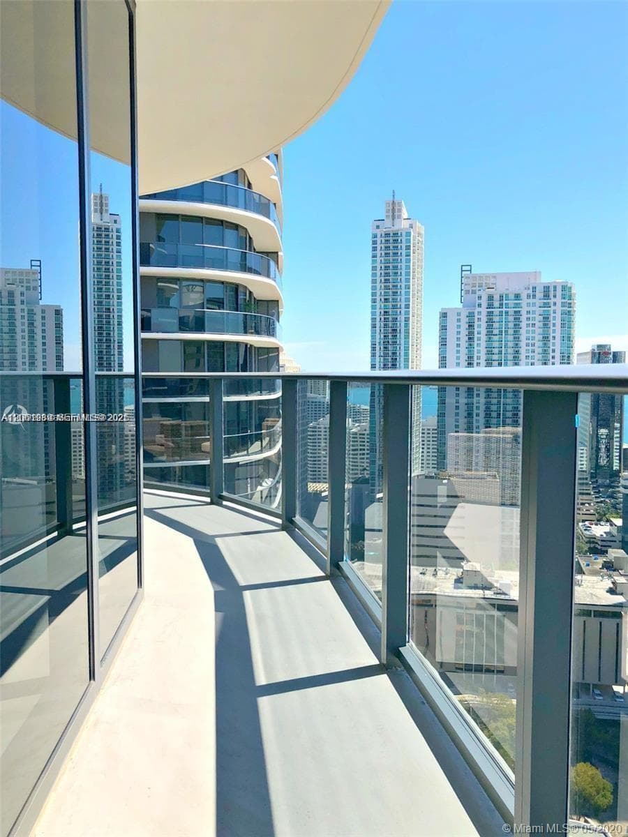 55 SW 9th St # 2903, Miami, FL 33130 photo 4
