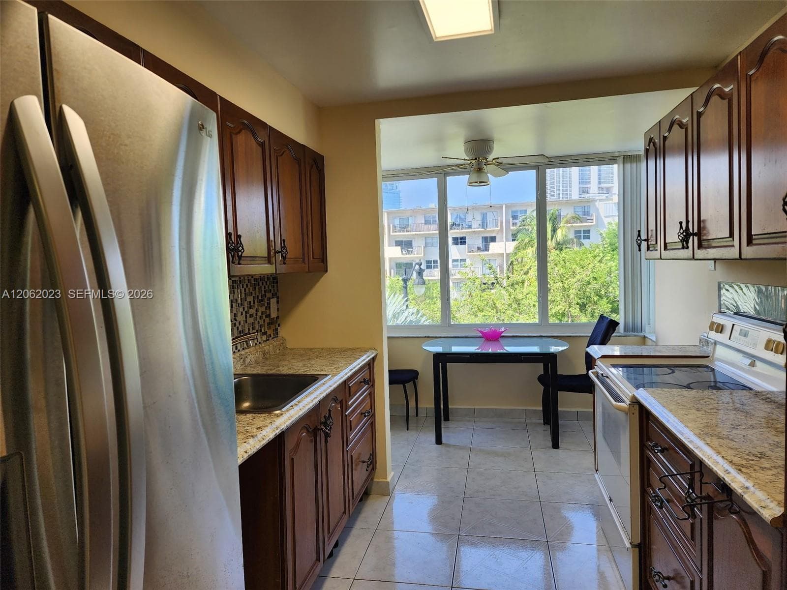 250 180th Dr # 301, Sunny Isles Beach, FL 33160 photo 2