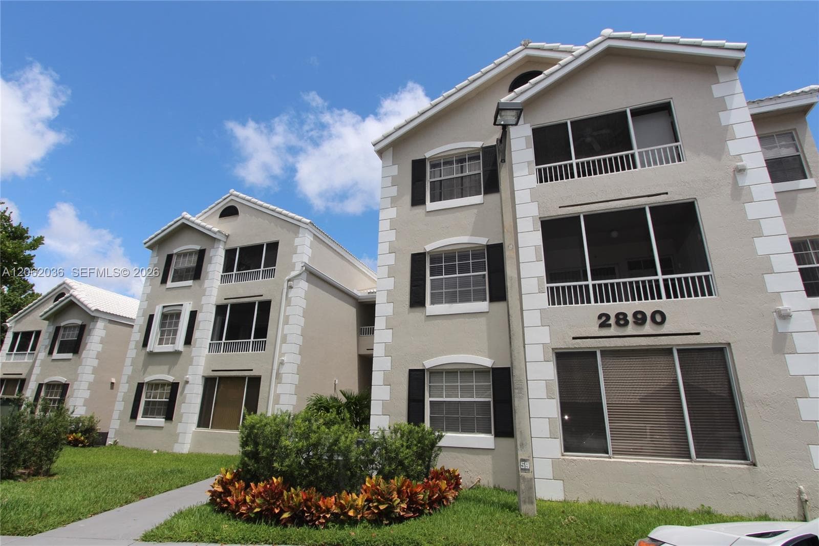 2890 N Oakland Forest Dr # 206, Oakland Park, FL 33309
