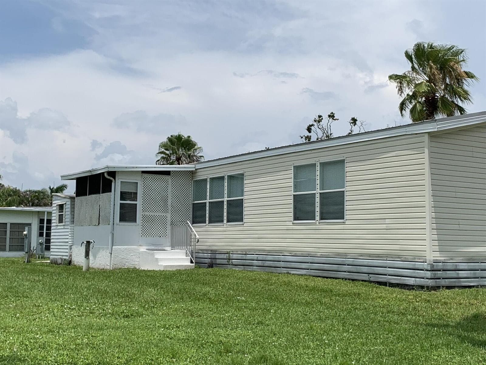 28 SE Flamenco Way, Port St. Lucie, FL 34952 photo 4