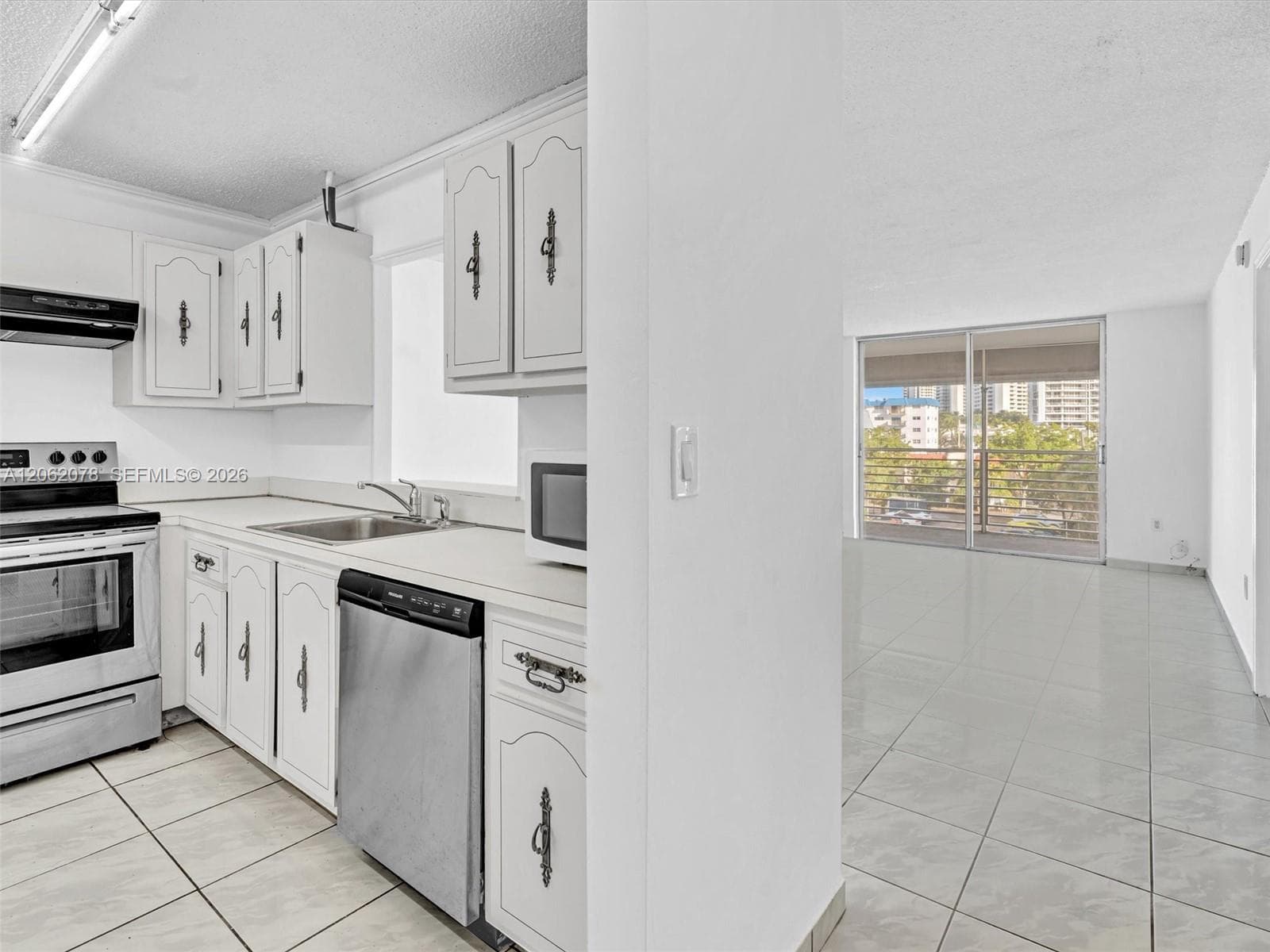 3849 NE 169th St # 405, North Miami Beach, FL 33160 photo 4