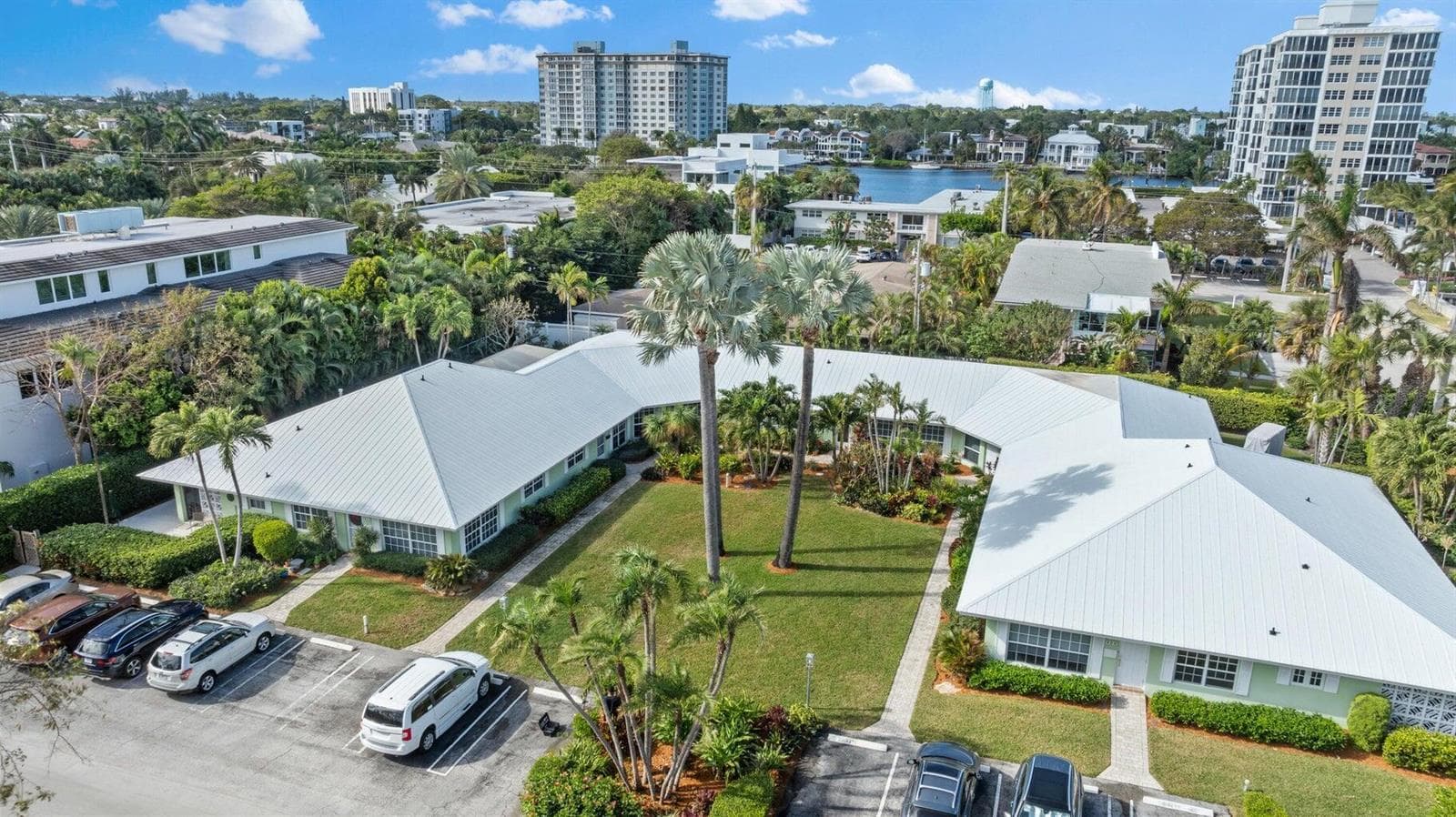 410 Venetian Drive, Delray Beach, FL 33483 photo 2