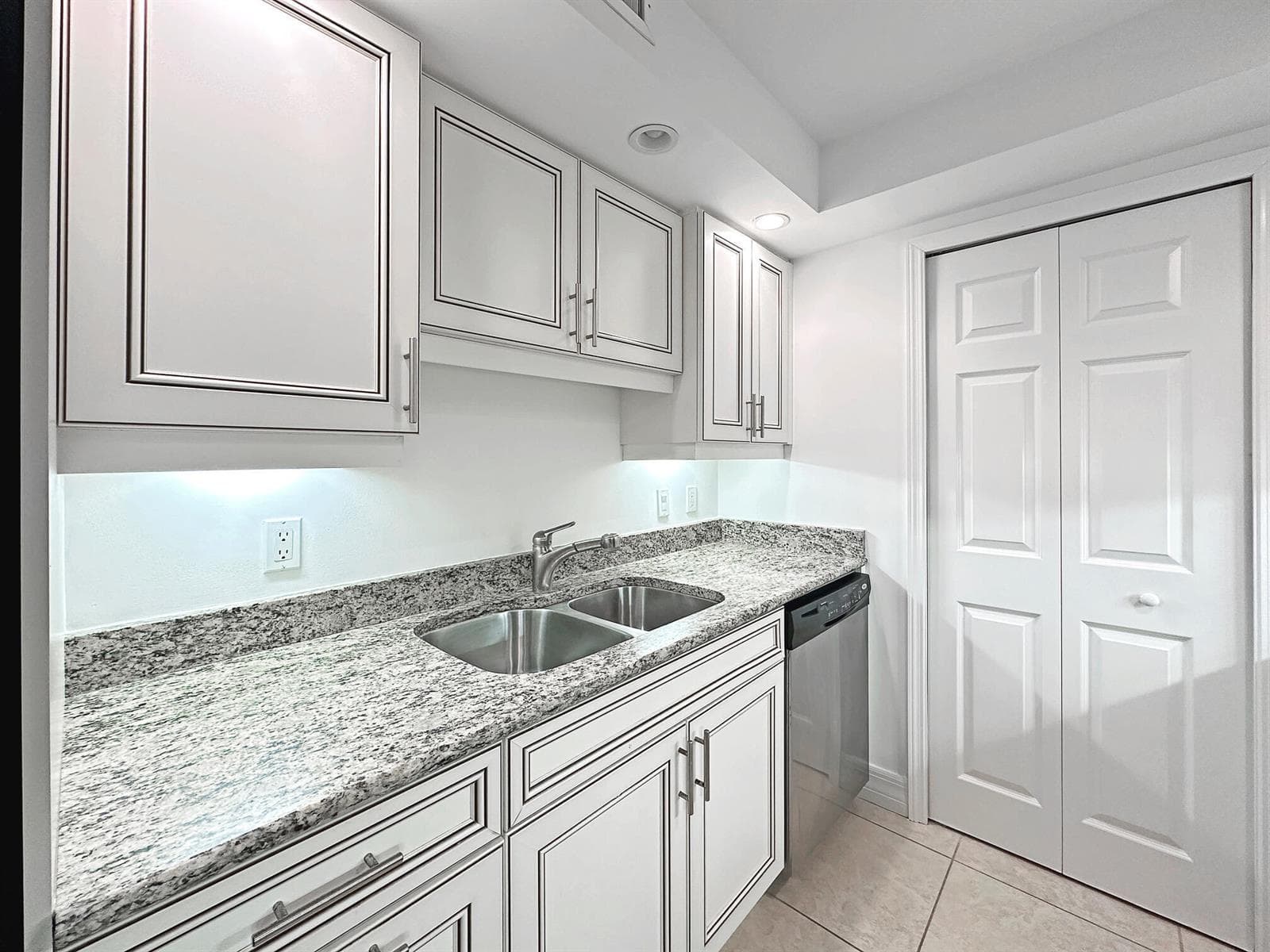 3000 N Ocean Drive # 19-B, Singer Island, FL 33404 photo 5