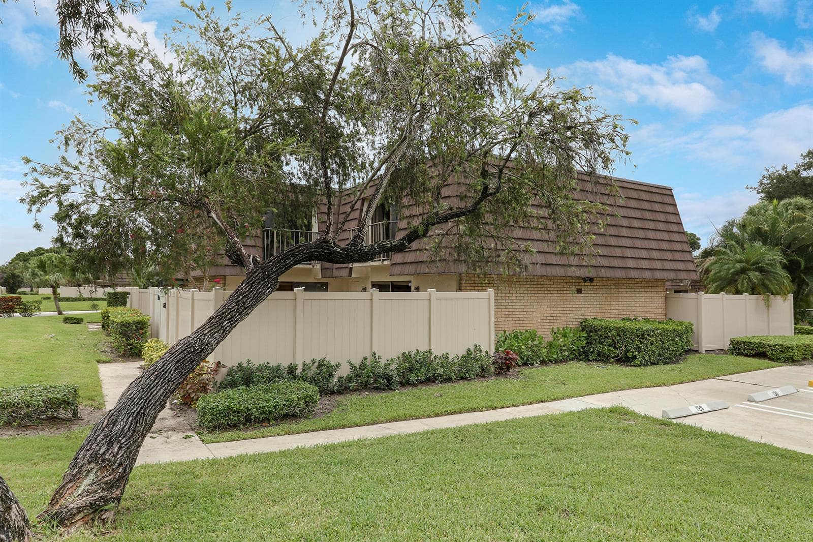 7126 71st Way, West Palm Beach, FL 33407 photo 2