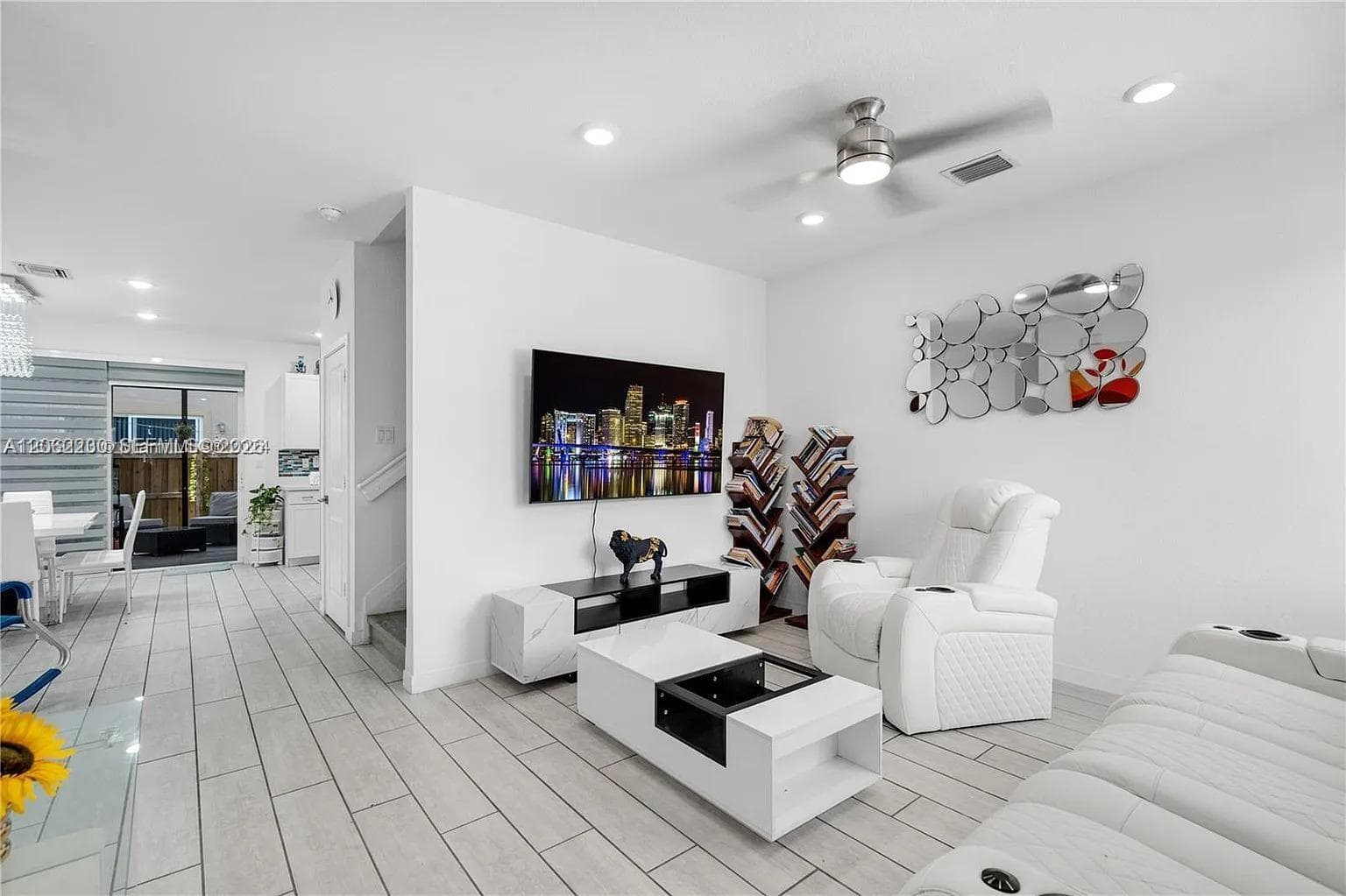 1042 SE 23rd Ter, Homestead, FL 33035 photo 4