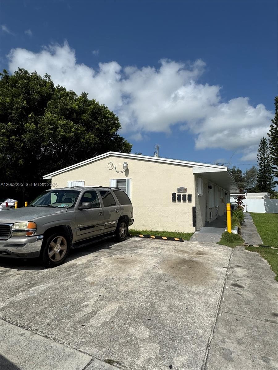 1462 NW 2nd Ave # 2, Florida City, FL 33034 photo 2