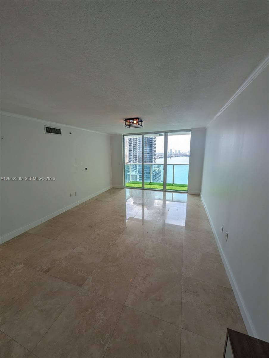 31 SE 5 # 3002, Miami, FL 33131 photo 2
