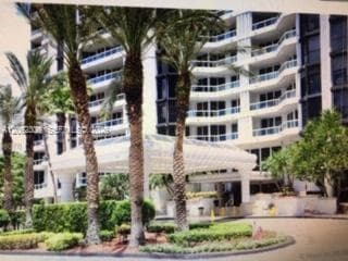 21205 NE Yacht Club Dr # 810, Aventura, FL 33180