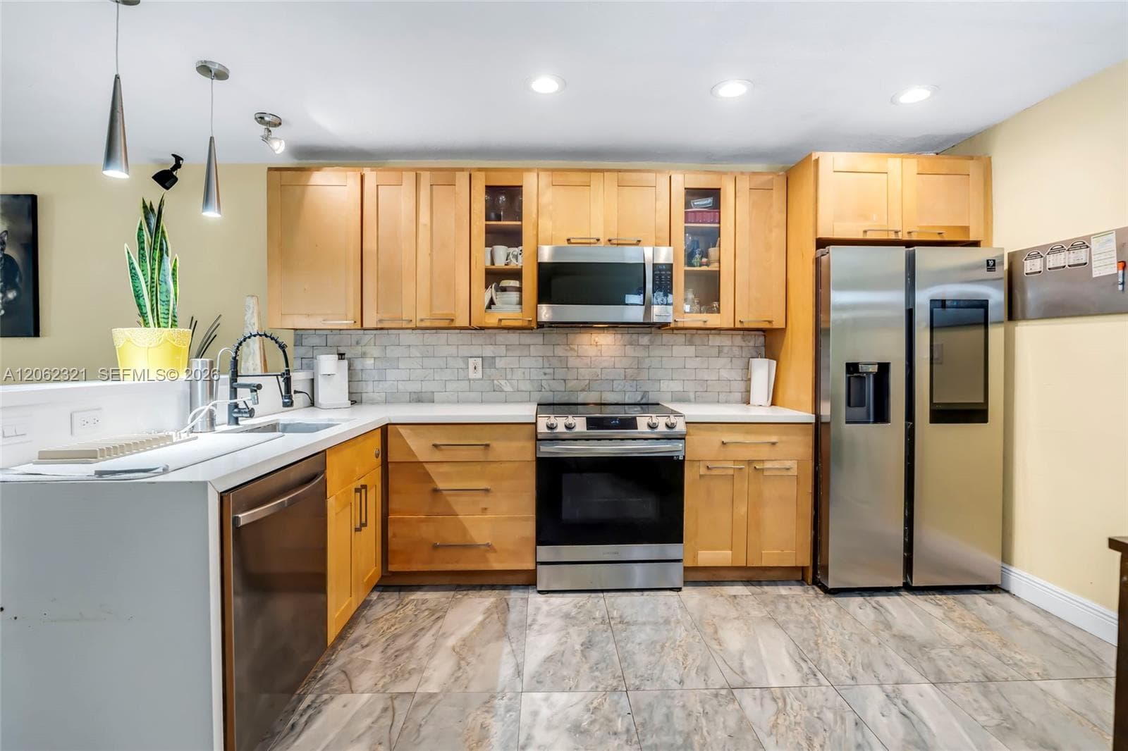 2115 NE 15th Ave, Wilton Manors, FL 33305 photo 4