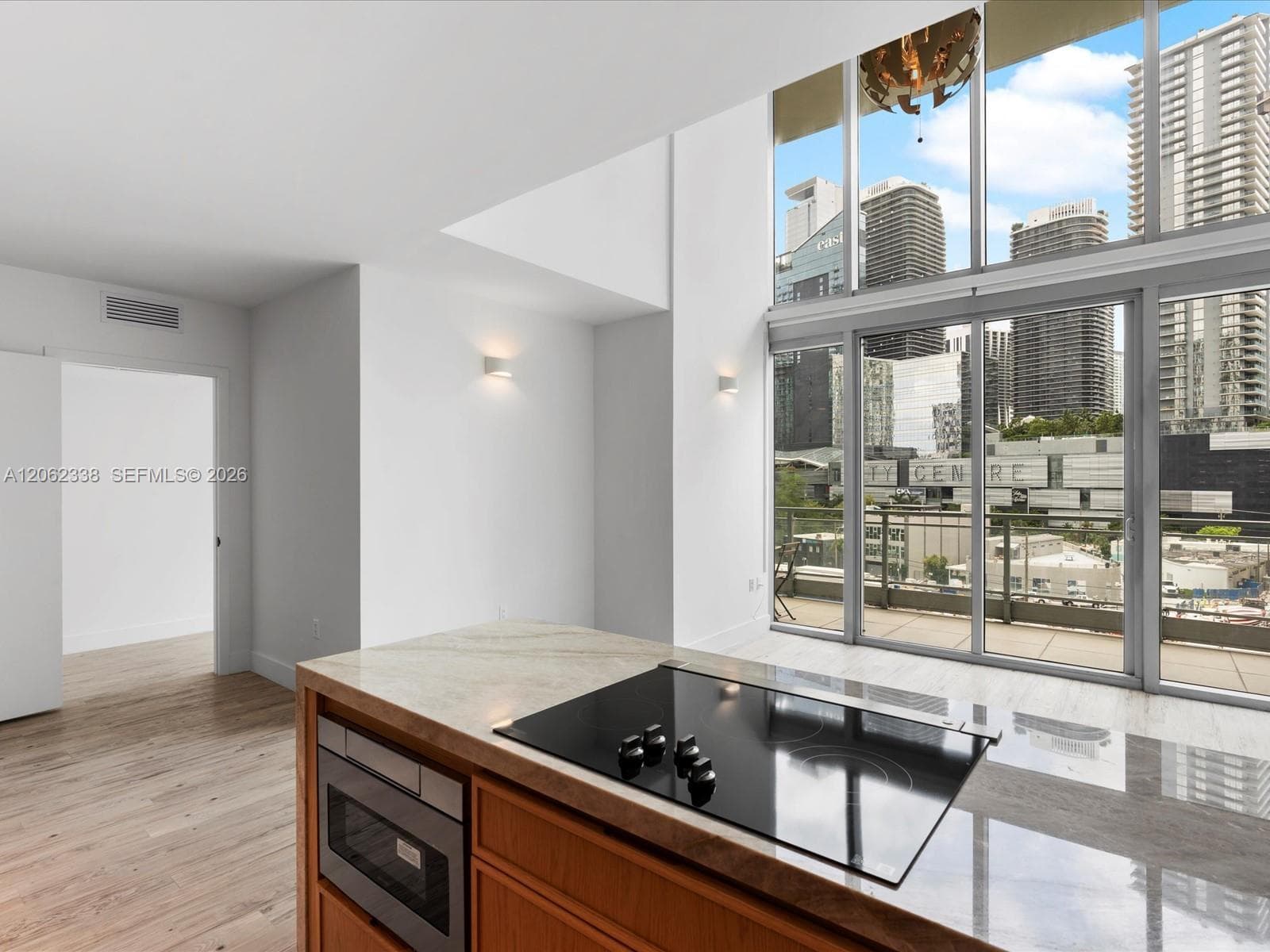 92 SW 3rd St # 704, Miami, FL 33130 photo 4