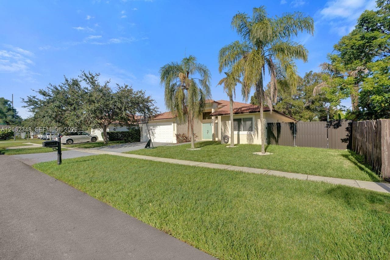 581 SW 169th Way, Weston, FL 33326 photo 4
