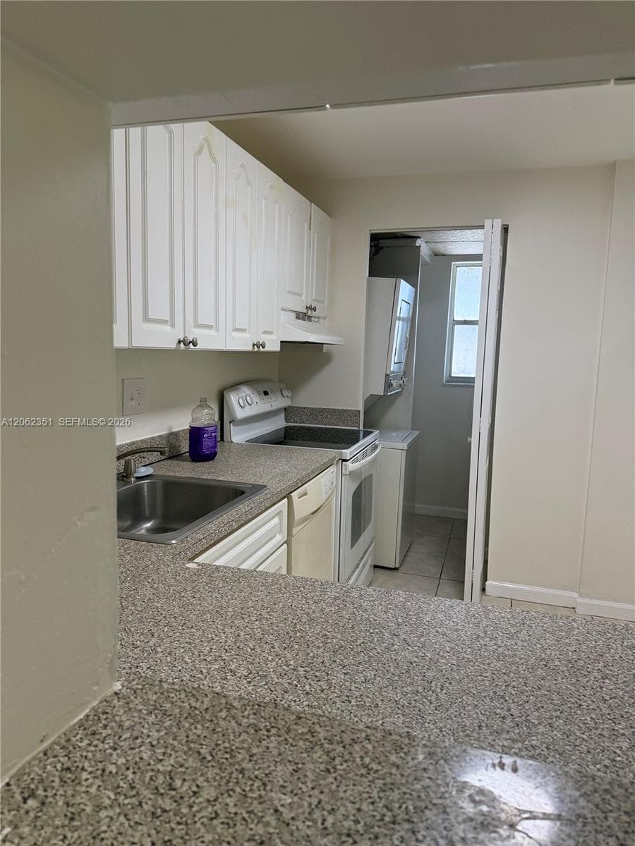 7825 Fairview Dr # 204, Tamarac, FL 33321 photo 2