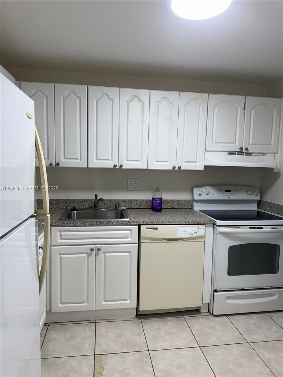 7825 Fairview Dr # 204, Tamarac, FL 33321 photo 4