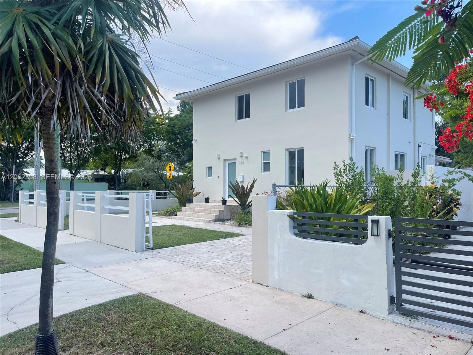 383 SW 25th Rd, Miami, FL 33129 photo 3
