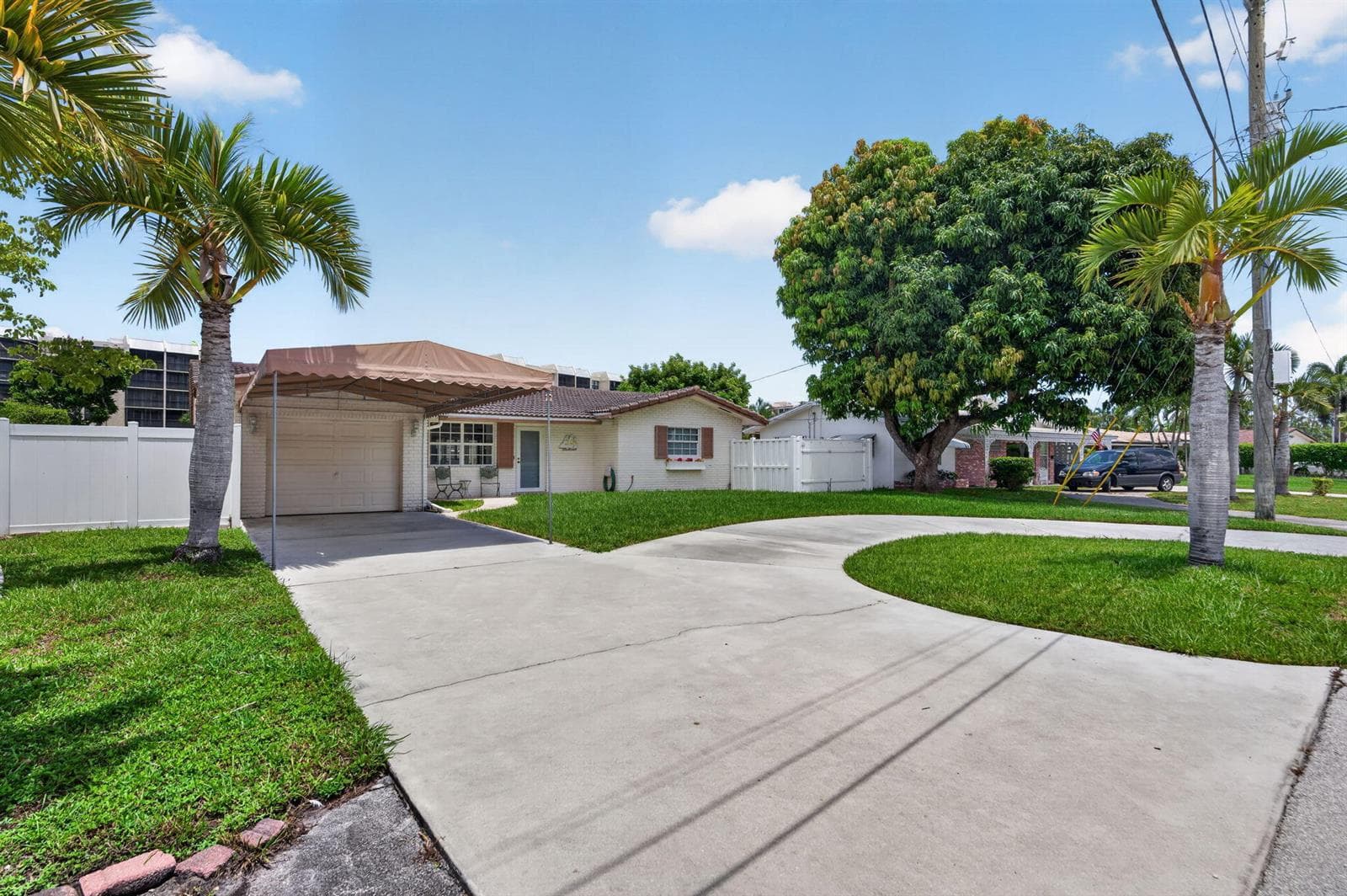 535 NE 8th Avenue, Deerfield Beach, FL 33441 photo 2