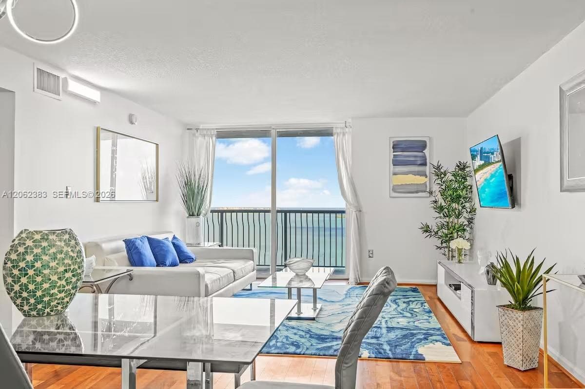 1200 Brickell Bay Dr # 2502, Miami, FL 33131 photo 3