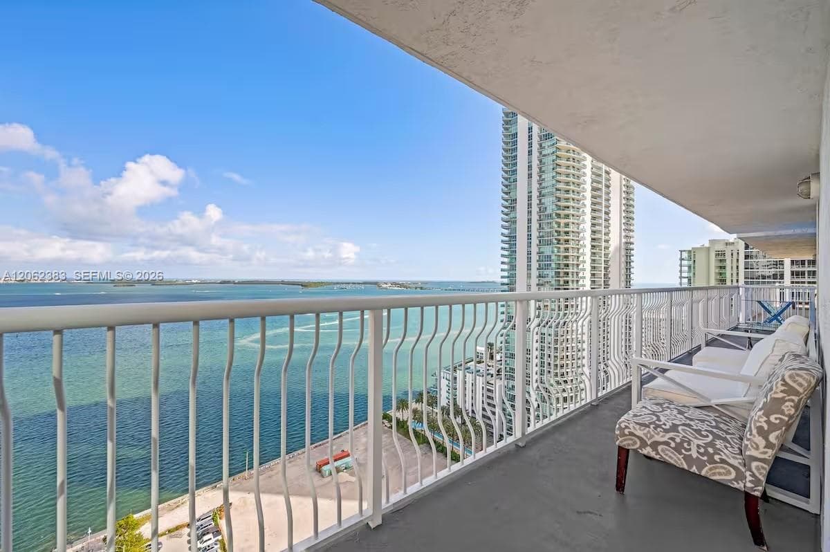 1200 Brickell Bay Dr # 2502, Miami, FL 33131