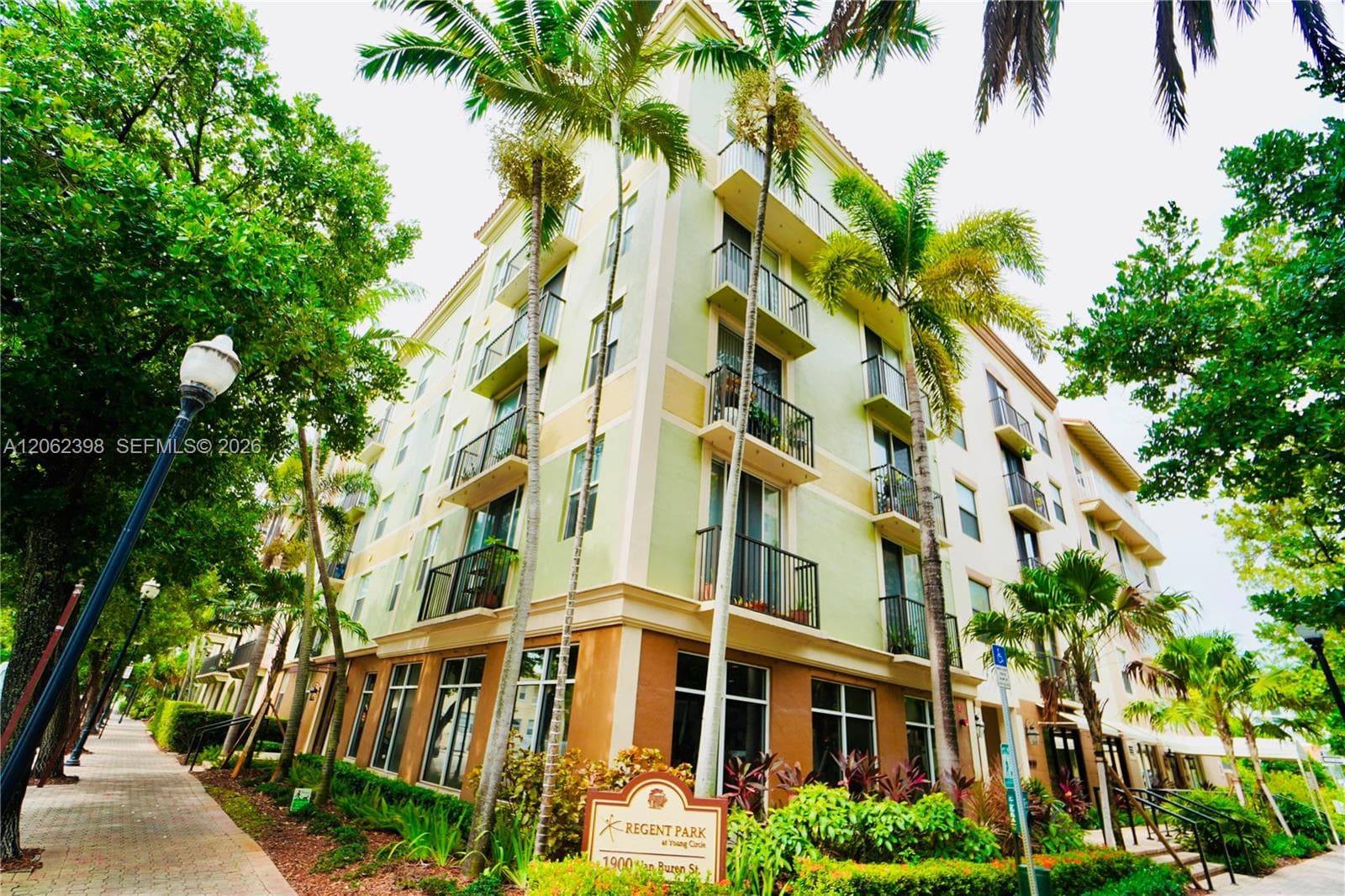 1900 Van Buren St # 118B, Hollywood, FL 33020