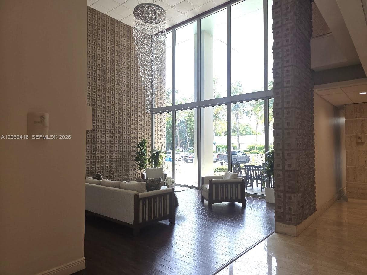 2899 Collins Ave # 940, Miami Beach, FL 33140 photo 2