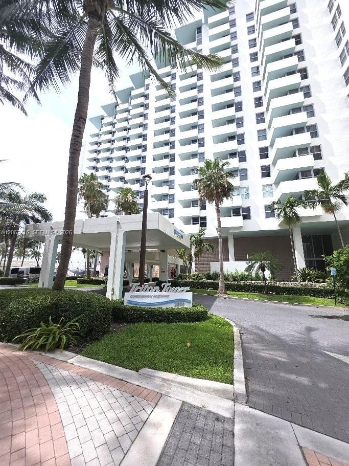 2899 Collins Ave # 940, Miami Beach, FL 33140