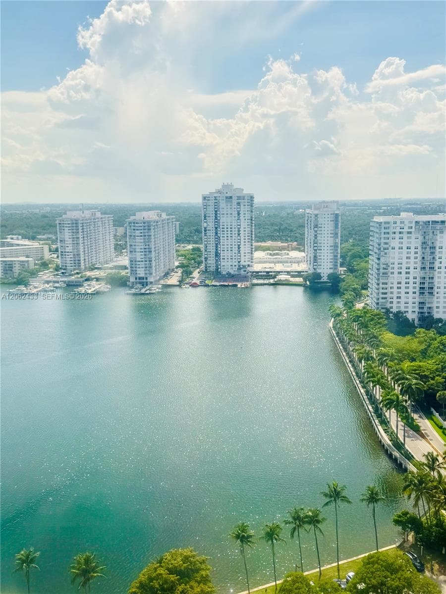 18181 NE 31st Ct # PH03, Aventura, FL 33160