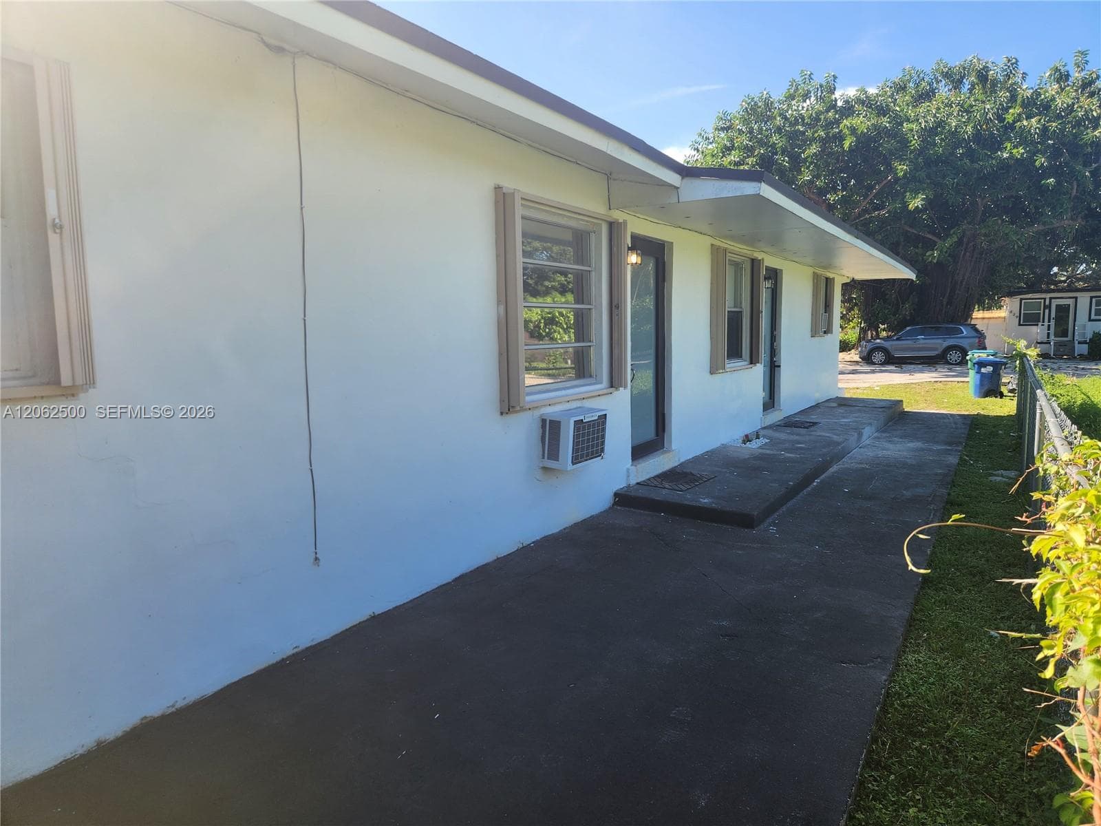 836 NW 98th St, Miami, FL 33150 photo 2