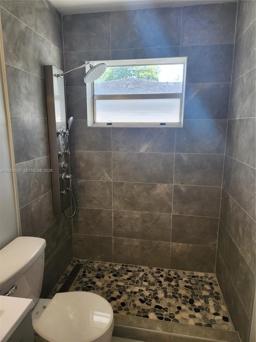 836 NW 98th St, Miami, FL 33150 photo 3