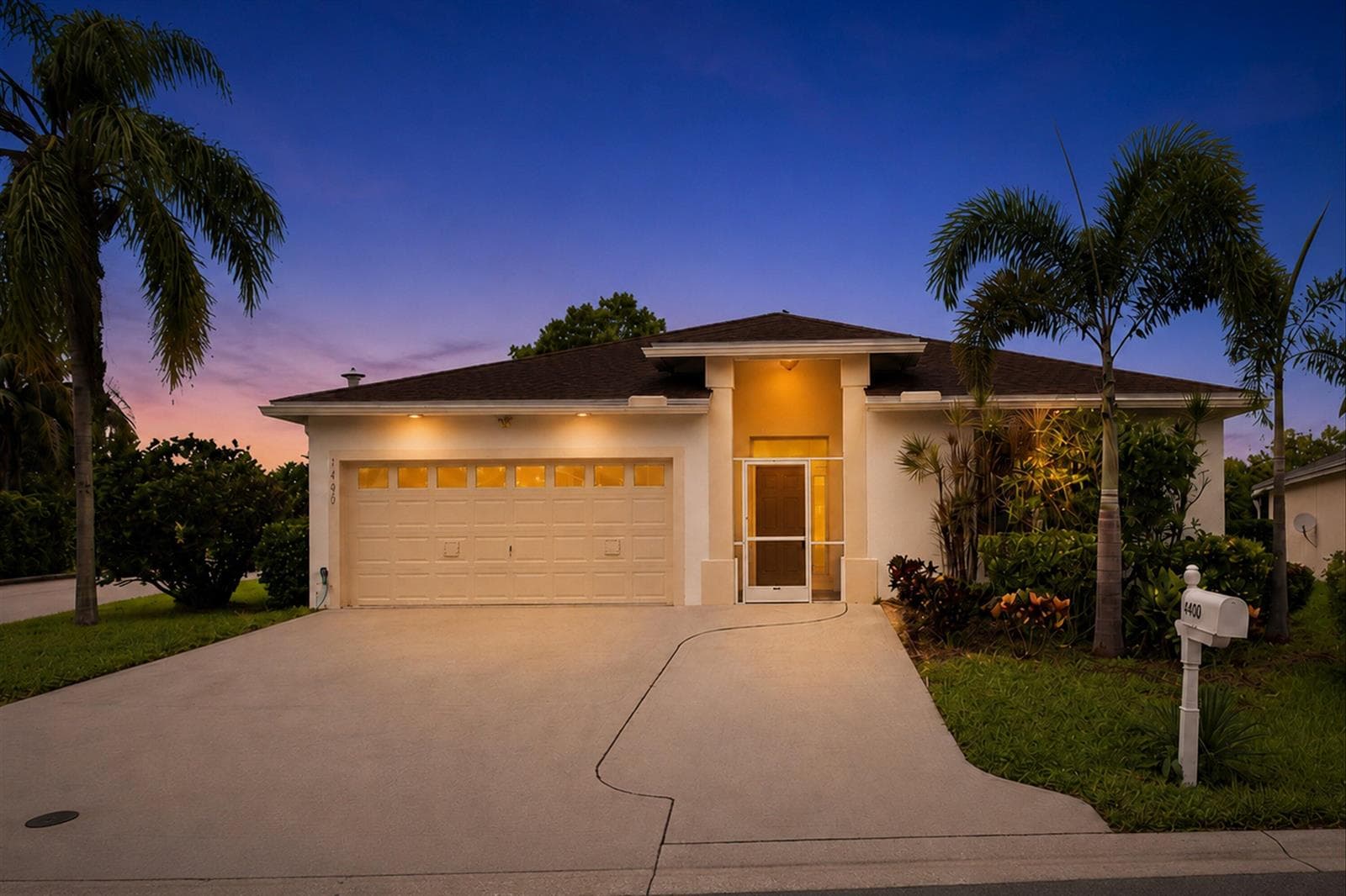 1490 Fairway Circle, FL 33413 photo 2